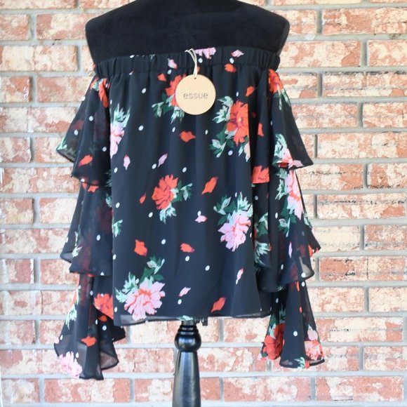 ESSUE Off Shoulder Top - Picture 5 of 7